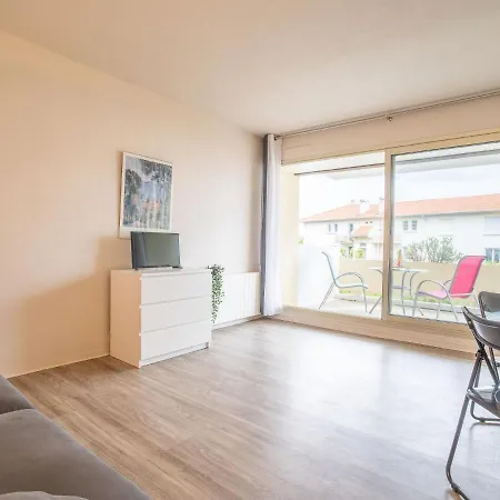 Apartment Studio Les Demeures Du Golf By Interhome